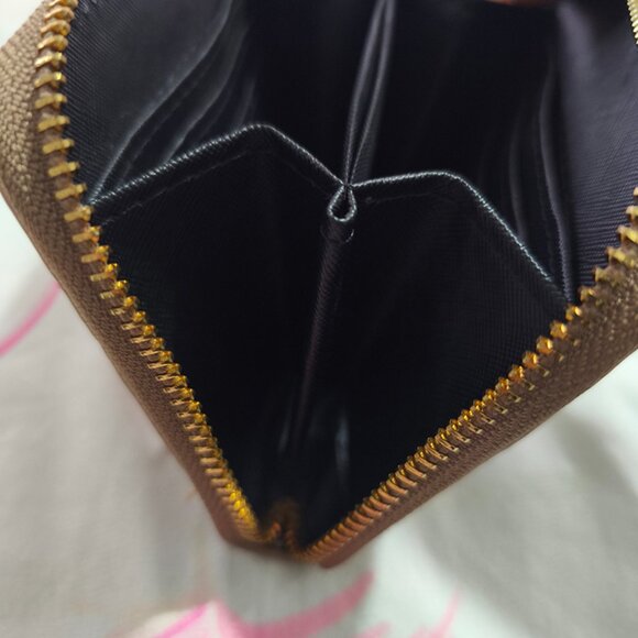 Louis Vuitton Embossed Leather Short Wallet - Picture 5 of 6